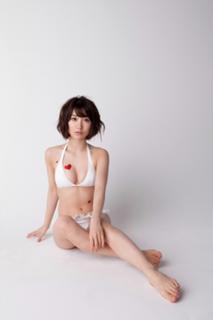 Yûko Ôshima feet photo 4