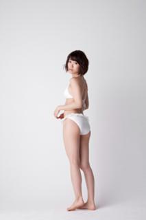 Yûko Ôshima feet photo 14
