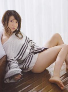 Yûko Ôshima feet photo 11