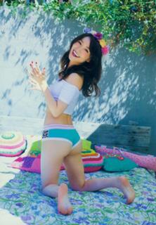 Yûko Ôshima feet photo 11