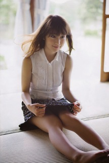 Yûko Ôshima feet photo 1