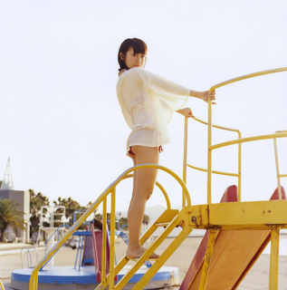 Yûko Ôshima feet photo 12