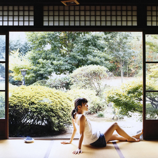 Yûko Ôshima feet photo 7
