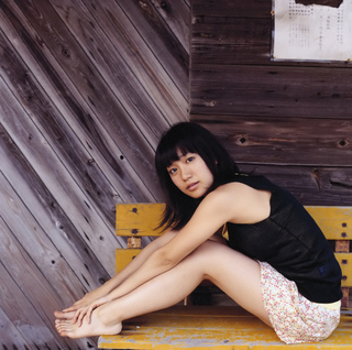 Yûko Ôshima feet photo 13