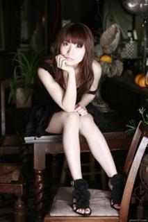 Yûko Ôshima feet photo 5