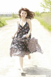 Yûko Ôshima feet photo 5