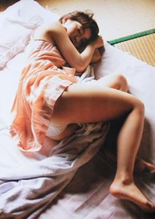 Yûko Ôshima feet photo 9