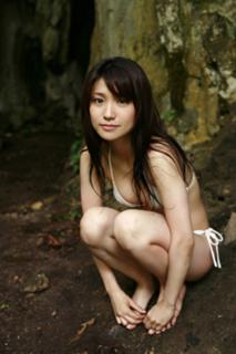 Yûko Ôshima feet photo 19