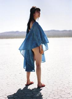 Yûko Ôshima feet photo 17