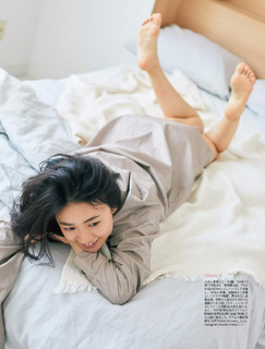 Yûko Ôshima feet photo 8