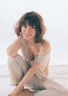 Yûko Ôshima feet photo 5