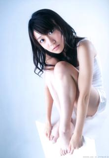 Yûko Ôshima feet photo 19