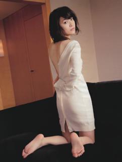 Yûko Ôshima feet photo 6