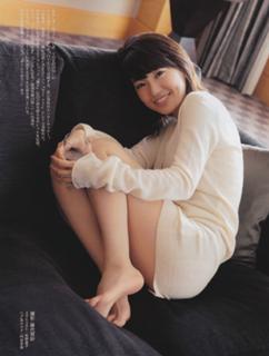 Yûko Ôshima feet photo 5