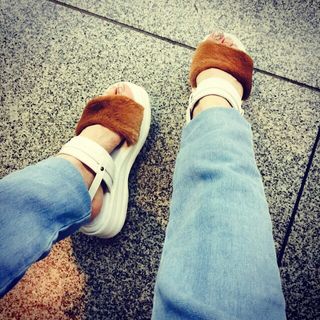 Yûko Ôshima feet photo 5
