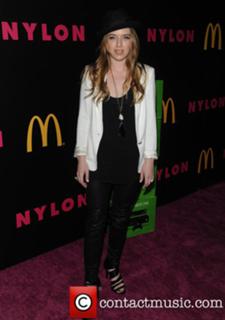 ZZ Ward feet photo 16