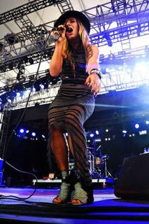 ZZ Ward feet photo 7
