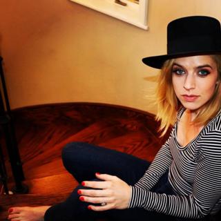 ZZ Ward feet photo 12