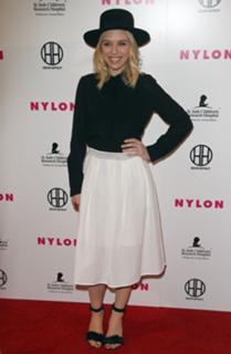 ZZ Ward feet photo 5