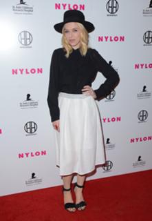 ZZ Ward feet photo 16