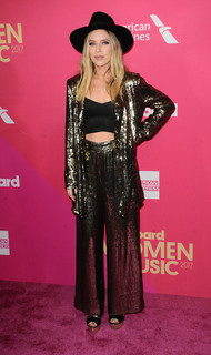 ZZ Ward feet photo 13