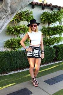 ZZ Ward feet photo 4