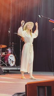 ZZ Ward feet photo 18