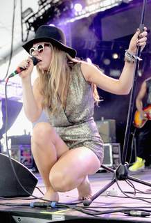 ZZ Ward feet photo 6