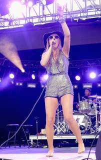 ZZ Ward feet photo 5