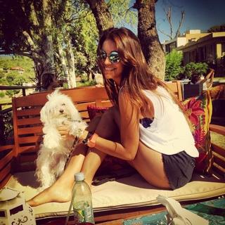 Zaira Nara feet photo thumbnail