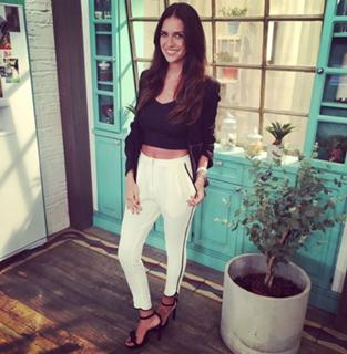 Zaira Nara feet photo thumbnail