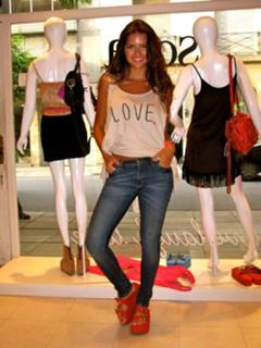 Zaira Nara feet photo thumbnail