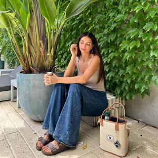 Zaira Nara feet photo thumbnail