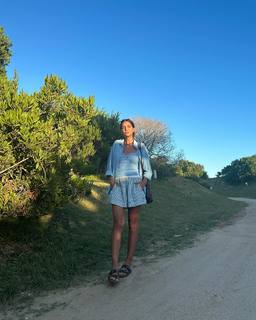 Zaira Nara feet photo thumbnail