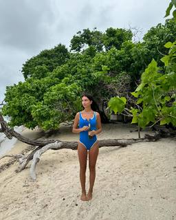 Zaira Nara feet photo thumbnail