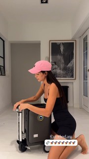 Zaira Nara feet photo thumbnail