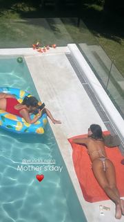 Zaira Nara feet photo thumbnail