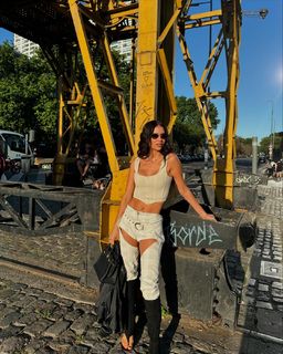 Zaira Nara feet photo thumbnail