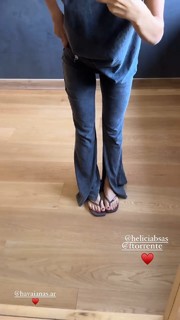 Zaira Nara feet photo thumbnail