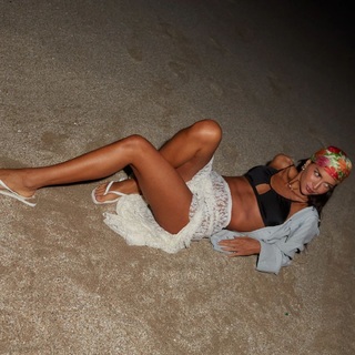 Zaira Nara feet photo thumbnail