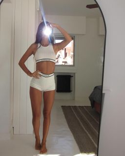 Zaira Nara feet photo thumbnail