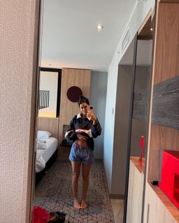 Zaira Nara feet photo thumbnail