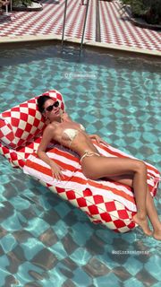 Zaira Nara feet photo thumbnail