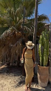 Zaira Nara feet photo thumbnail