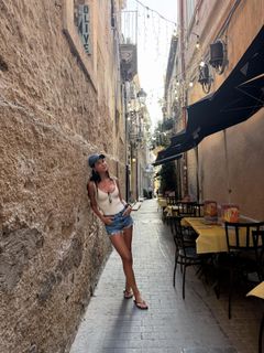 Zaira Nara feet photo thumbnail