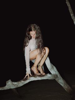 Zaira Nara feet photo thumbnail