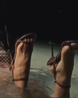 Zaira Nara feet photo thumbnail