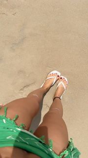Zaira Nara feet photo 1