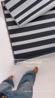 Zaira Nara feet photo 2