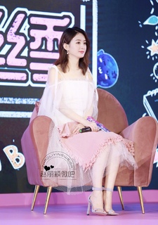 Zanilia Zhao feet photo 2